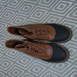 Tommy Hilfiger Mens 11 black and brown boots.